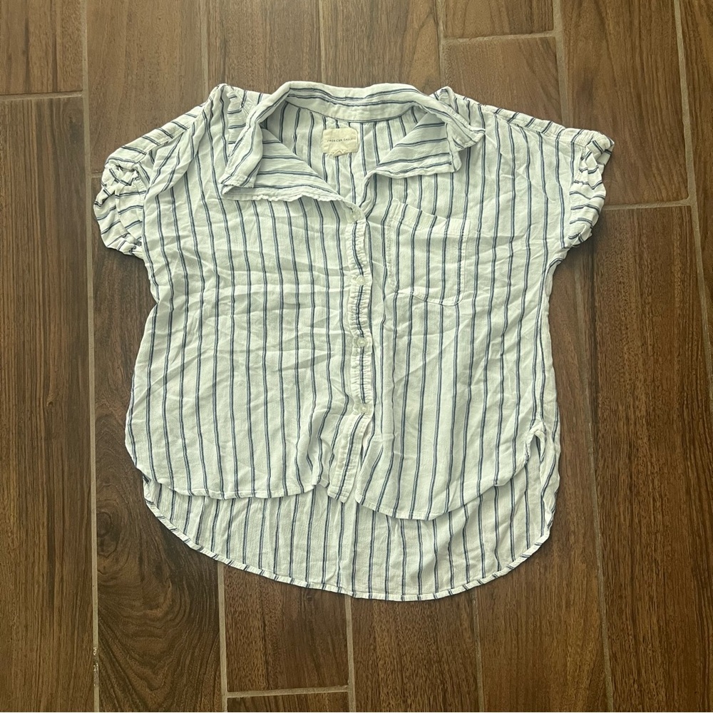 American Eagle button down size S